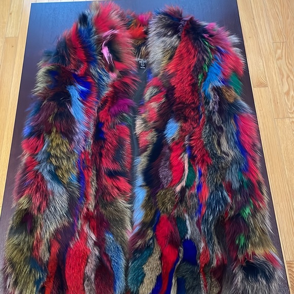 ALMOST NEW Real oversized fur vest in size small - Picture 7 of 8